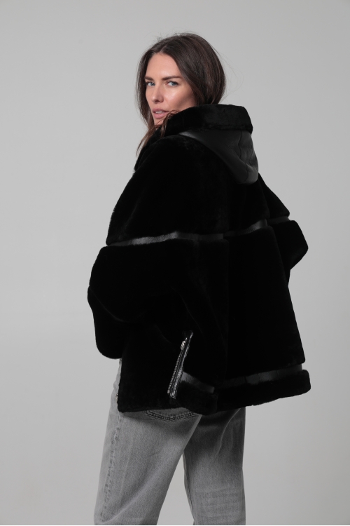Chaqueta reversible Alba en napa de cordero y mouton con capucha