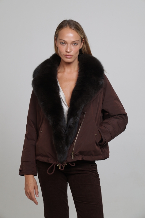 Chaqueta Charlotte de tejido con cuello largo de piel de zorro en tono marrón oscuro